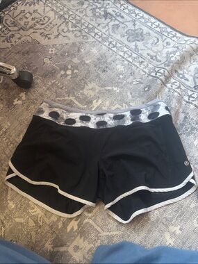 M-Large lululemon Black Athletic Shorts with Silver Polka Dot Waistband